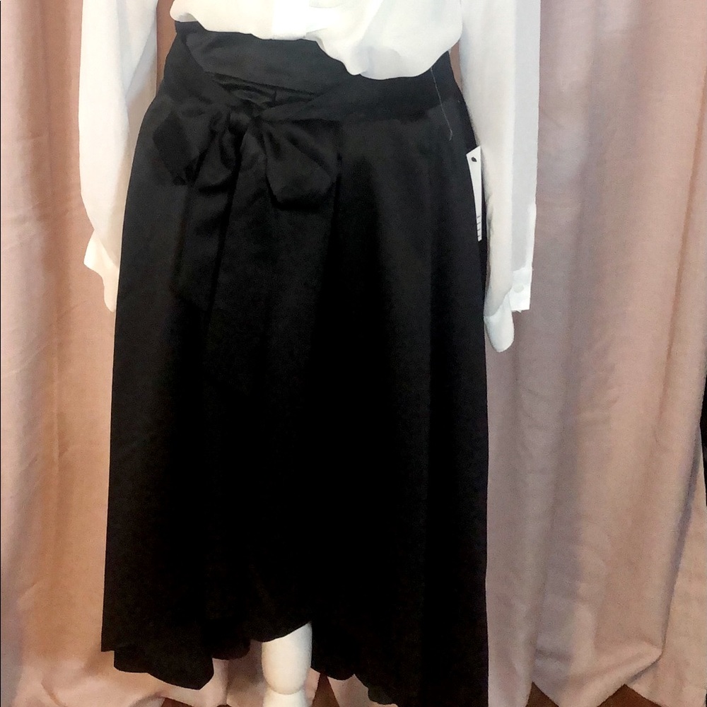 NWT - Elle - Black High-Low Satin-Feel - MIDI Skirt - Size Large